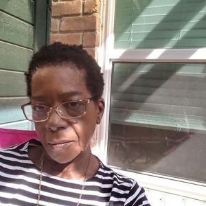 Meet your Posher, Elaine